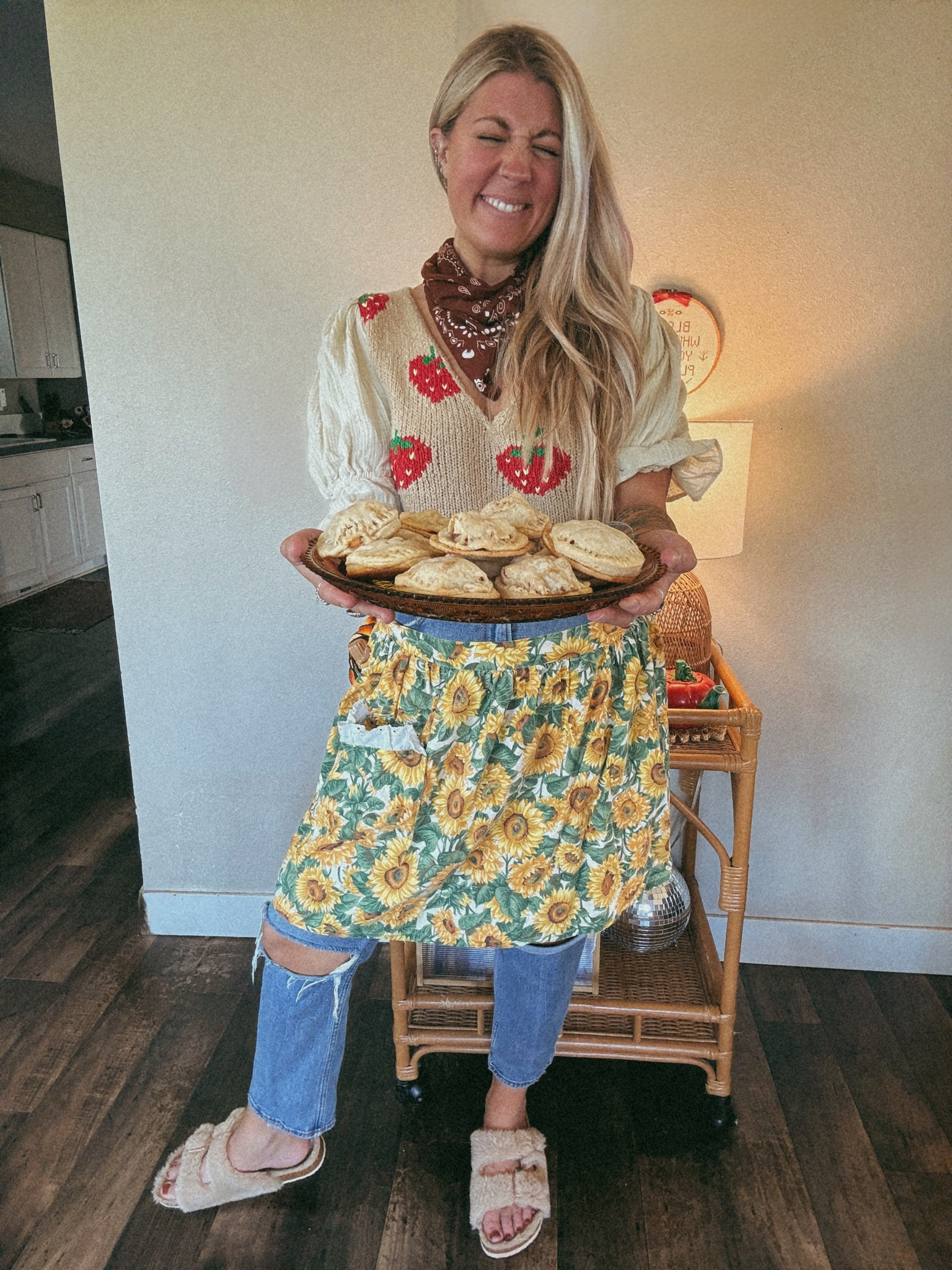 Fall outfit 🍎 #freepeoplestyle #strawberrytop #puffsleevetop #falloutfit 

#LTKFallSale #LTKCon #LTKSeasonal