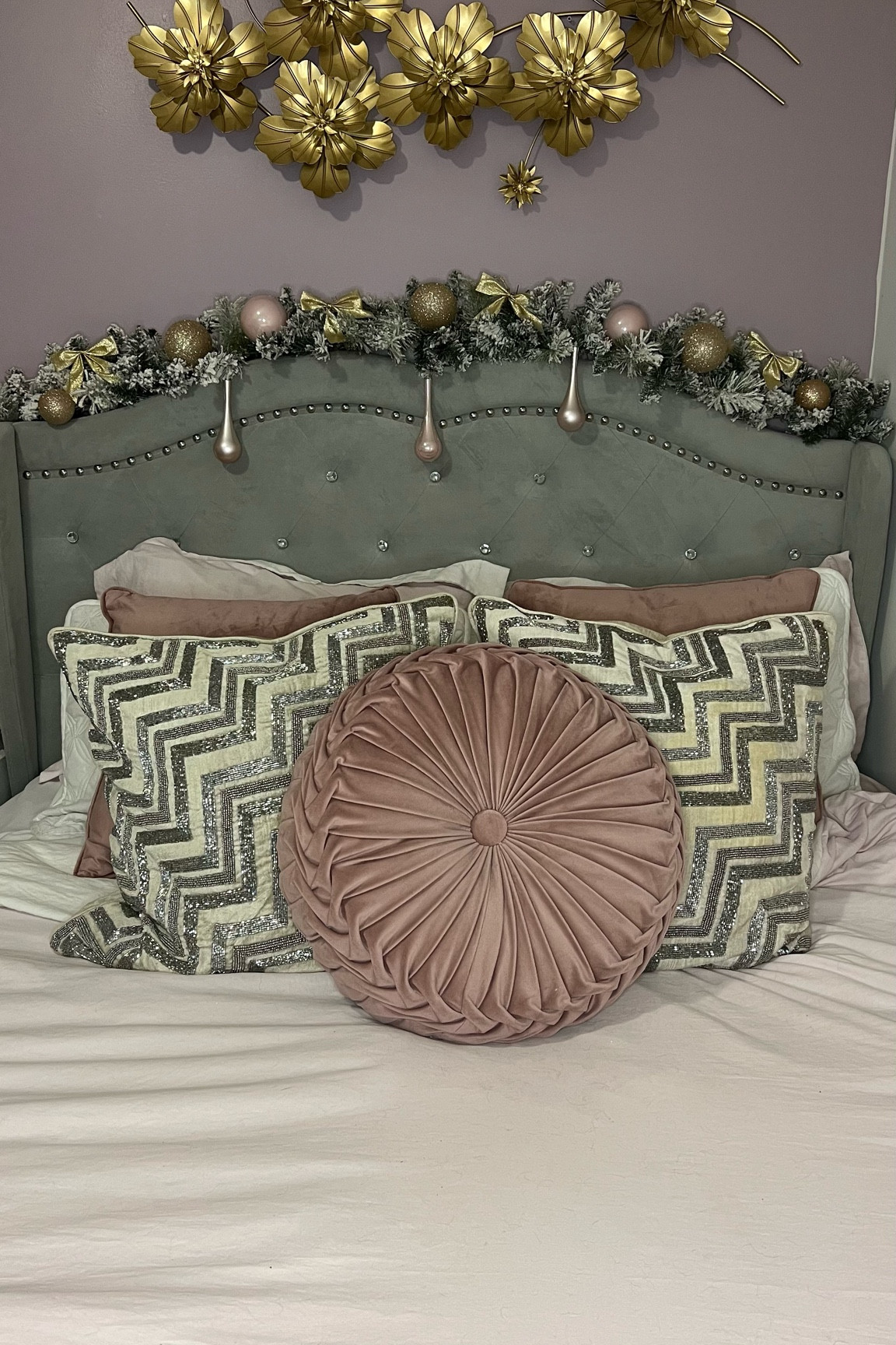 This bed is on sale at close out right now #blackfriday #bed #christmas 

#LTKHolidaySale #LTKHoliday #LTKCyberWeek