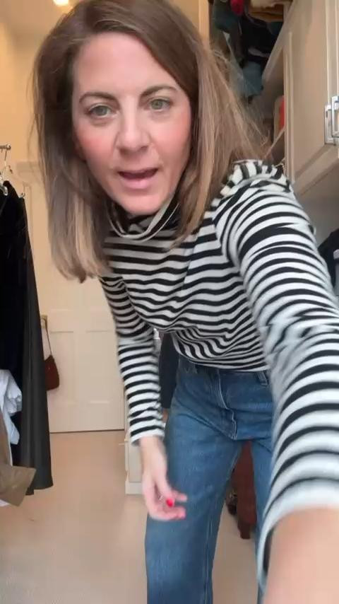 Loving this mix of stripes and classic denim for an effortlessly chic look! These jeans are seriously a wardrobe must-have—perfect for any day. 😎👖✨ #OOTD #DenimStyle #CasualChic #FashionInspo #Stripes #JeansLove #OutfitGoals #StreetStyle #TrendyLooks #ComfyAndCute 

 #LTKootd #LTKSeasonal