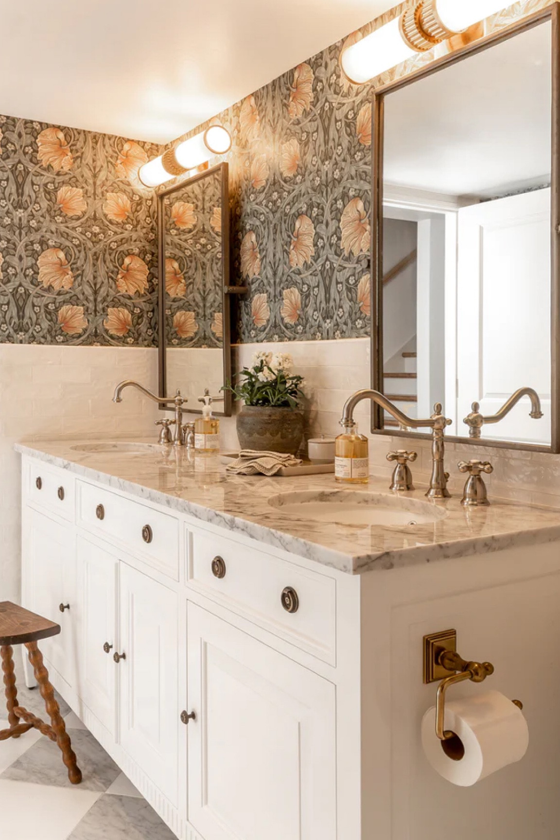 Shop the gorgeous bathroom! 🖤

#LTKfindsunder100 #LTKhome