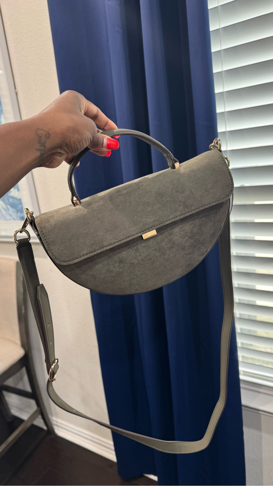 Super cute Scoop purse from #walmart  

#LTKgrwm #LTKHoliday #LTKGiftGuide