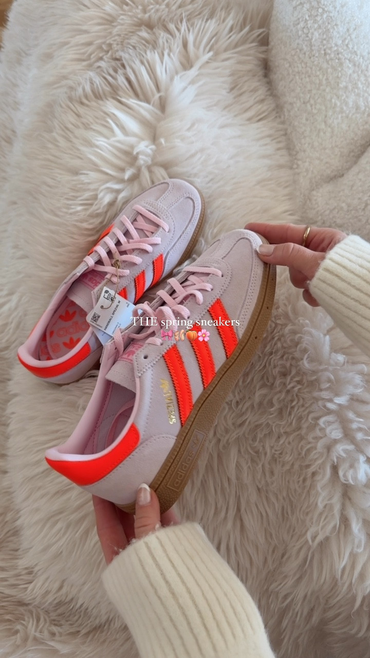 it’s the color combo for me! 😮‍💨 | the word obsessed isn’t even enough, these scream SPRING! thank me later! 🫶🏼 

size down half a size + share with your bestie! 🌸
#spring #springfashion #springstyle #sneakers #adidas #shopwithme #momstyle #springiscoming 

#LTKSeasonal #LTKStyleTip #LTKShoeCrush