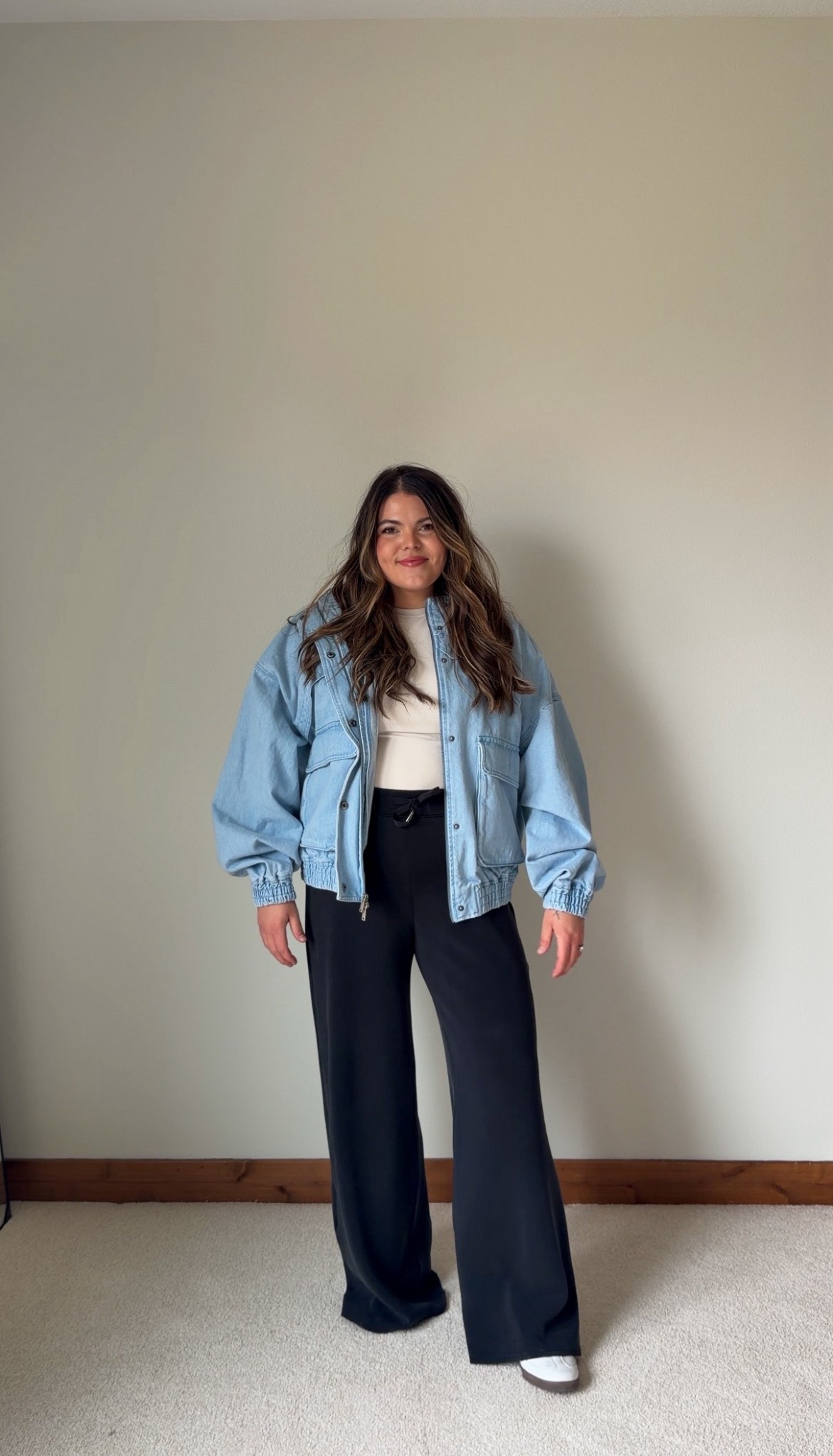 For the pants & bra use - ERICAXSPANX  💕6 easy fits for you to recreate !!! When it comes to finding out personal style, this is just the beginning (I'm talking I want to start my closet from ground zero ) - follow along and let's do this
dang thing together.
#soccermomoutfit #momoutfit #momstyle #styleover30 #midsize

