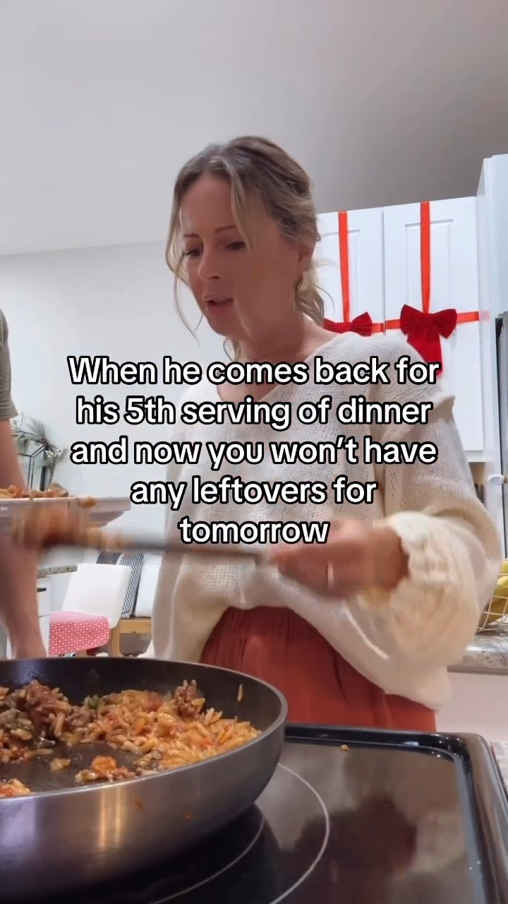 I love feeding my family and hate feeding them this much 🫶🏻🤣 do you know the feeling??? 

#momhumor #relatable #momlife #wifehusband #marriedlife #marriagehumor #homecooked #dinnerwithfamily