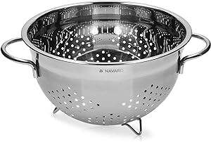 Navaris Stainless Steel Colander 4.8L / 5-Quart - Metal Strainer with Large Holes and Handles for... | Amazon (US)