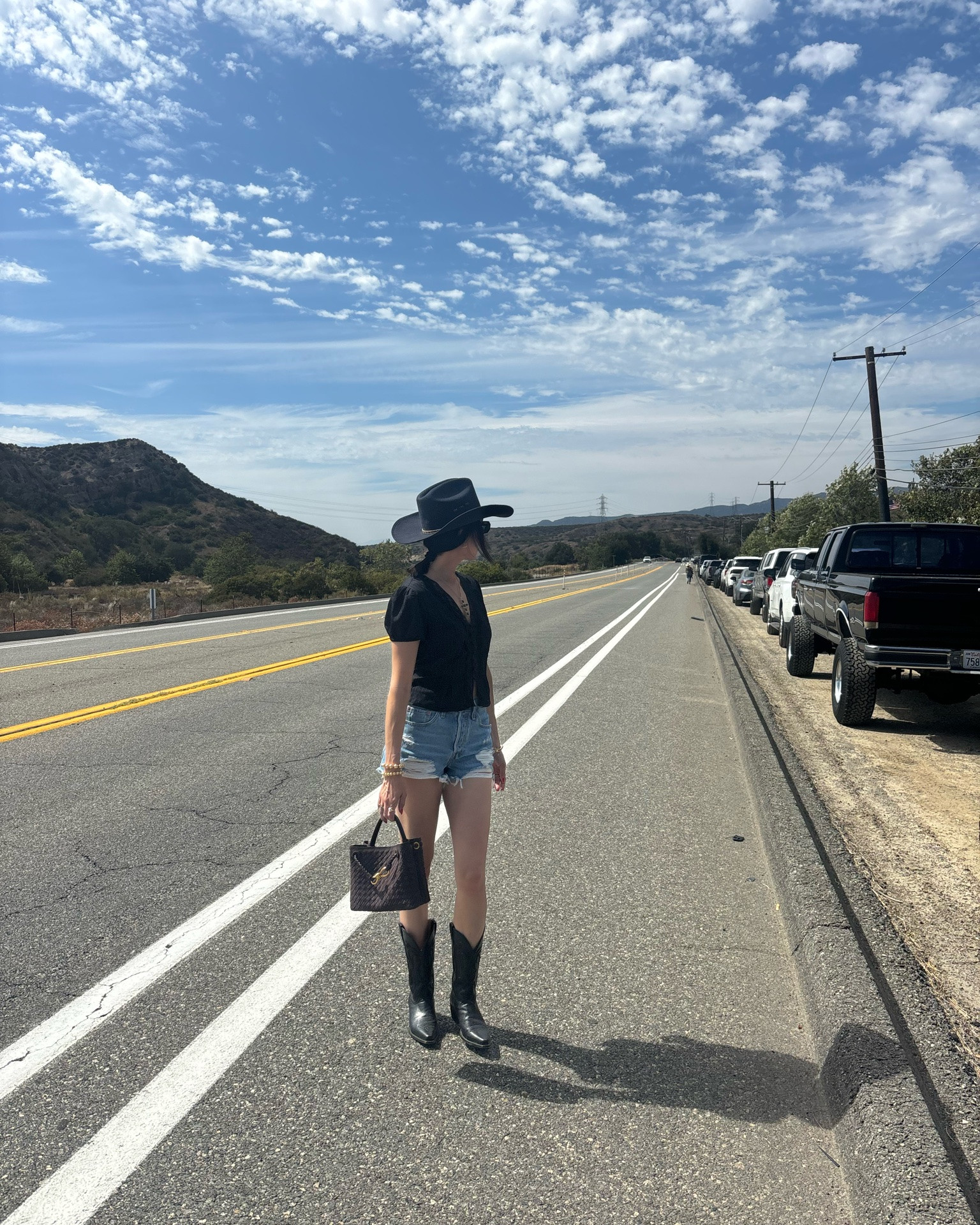 Easy, casual comfy #malfit #outfit ideas #everydayoutfit #casualoutfit #whatiwore #ootd #outfitinspo #everydaystyle #neutraloutfit #denim #levis #america #american #country

#LTKdayinmylife #LTKgrwm #LTKootd