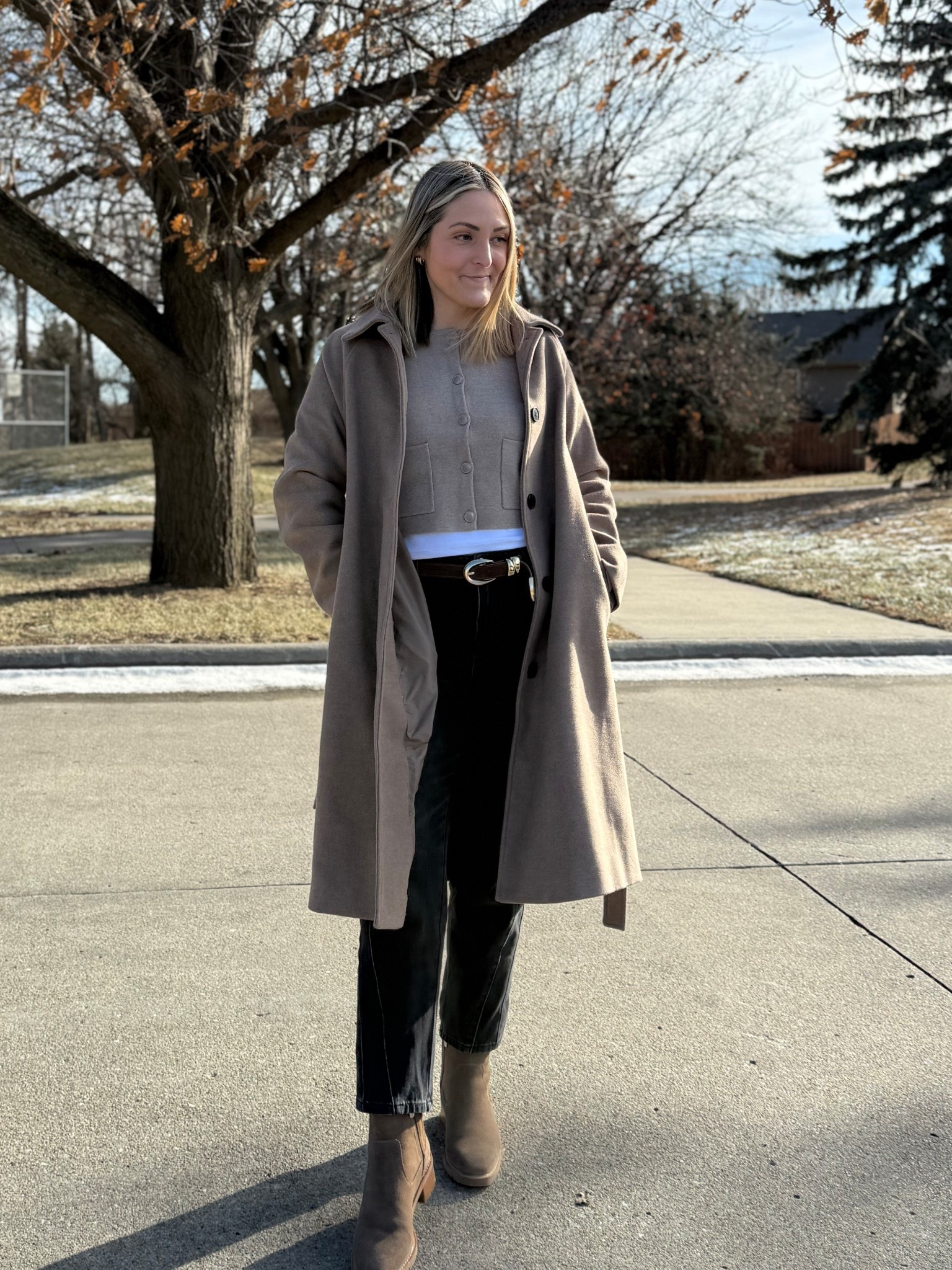 What I wore to work today!  Love this taupe work top and it's currently on sale!  In my tts medium. It's cropped but I put a white tee underneath 👌🏻

Aritzia winter sale, winter workwear, winter outfits 

#LTKootd #LTKWorkwear #LTKSaleAlert