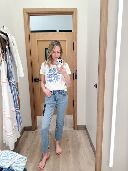 High rise straight denim that i actually like! It’s a miracle 🙌🏻 another simple t shirt but with a sweet floral pattern. Easy to throw on and look out together but casual!

24 in jeans and XS in shirt

#LTKstyletip #LTKsalealert