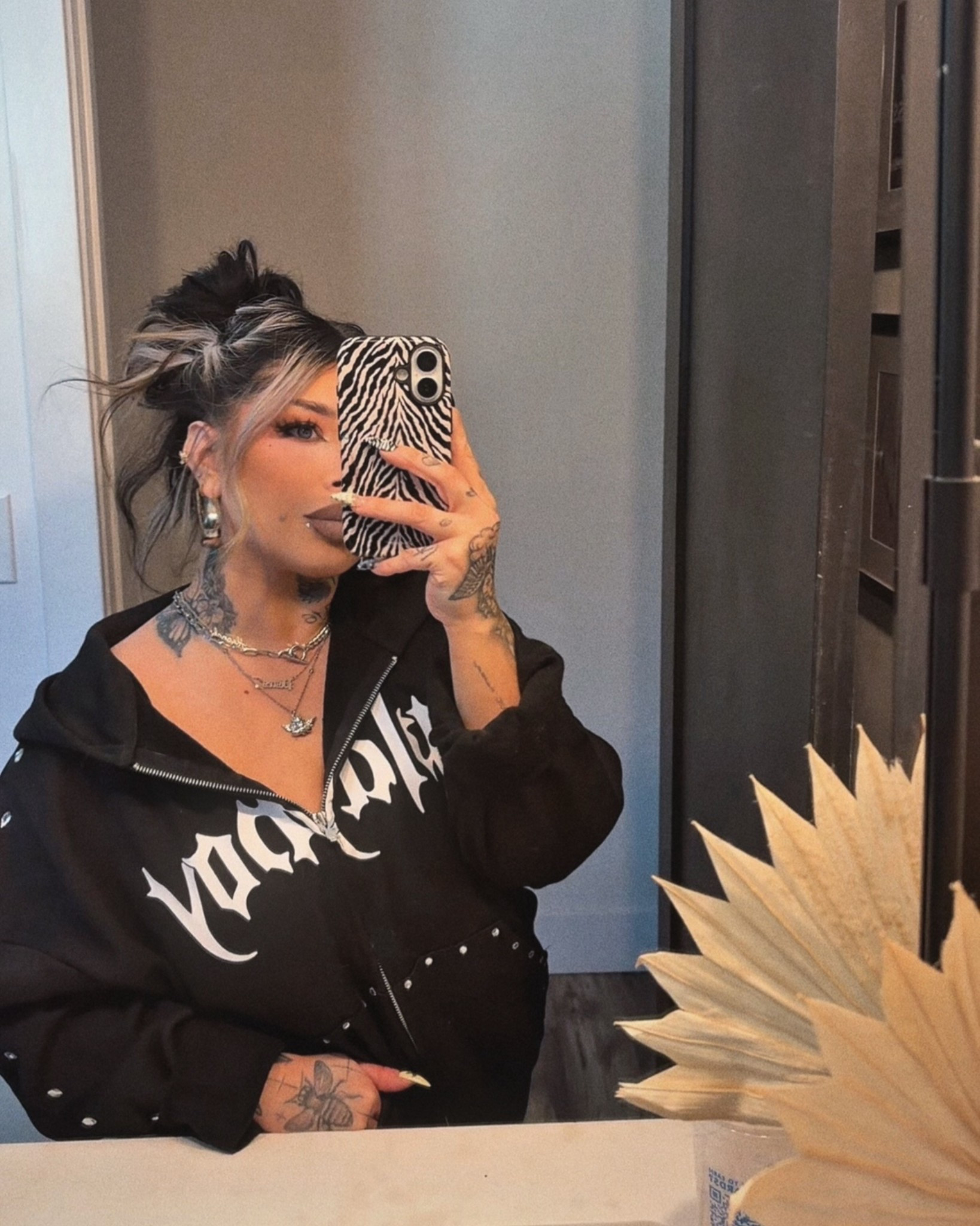 alt babes dream jacket — the back says "this bunny bites" 🖤

#LTKgrwm #LTKFestival #LTKootd