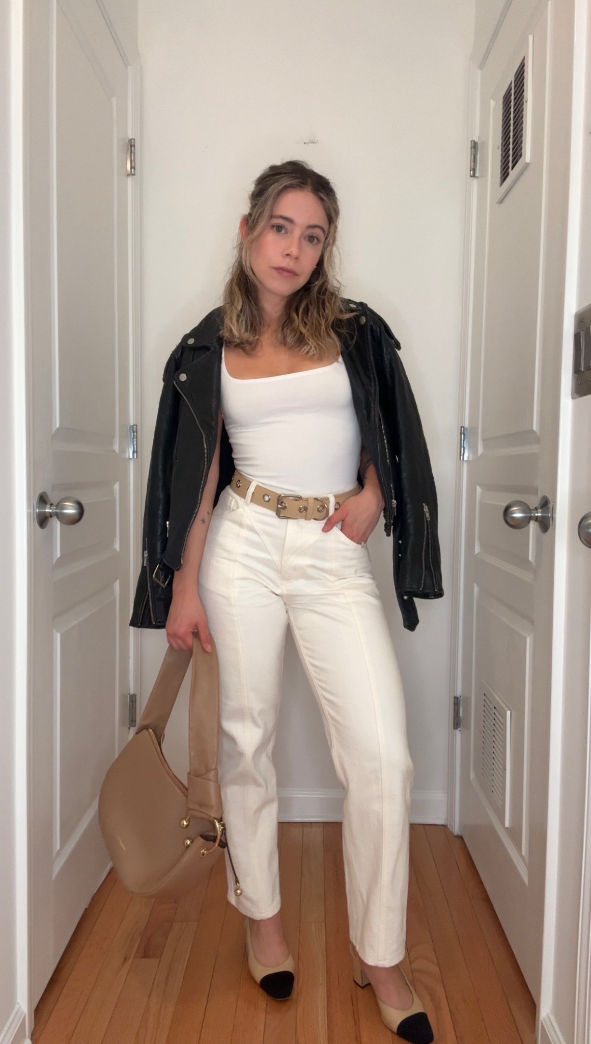 Sarah Wasilak’s outfit from Dinner for Shoes episode 86, Fashion x AI

Jacket: Cleobella
Top: Rumored
Belt: Closed
Jeans: RŌARI
Bag: Strathberry
Shoes: Chanel
Hoops: Jenny Bird

#LTKdayinmylife #LTKPetite #LTKootd