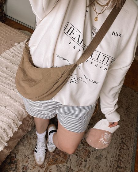 Casual midsize spring outfit - oversized graphic sweatshirt, boxer shorts, adidas sambas

Spring 2024 fashion trends, spring ootd


#LTKfindsunder50 #LTKSeasonal #LTKmidsize