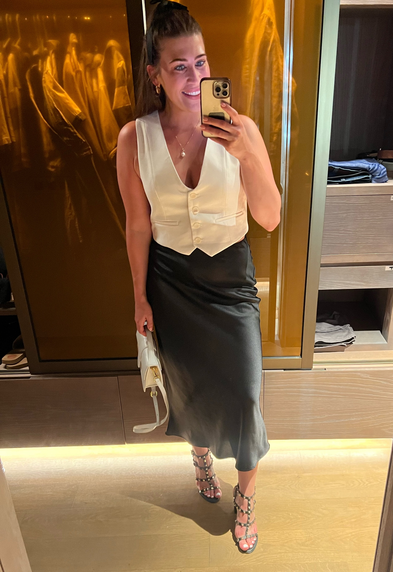 My new obsession - a satin skirt 🖤

Waistcoat & satin midi skirt - Zara 

#LTKuk #LTKpartywear #LTKmidsize