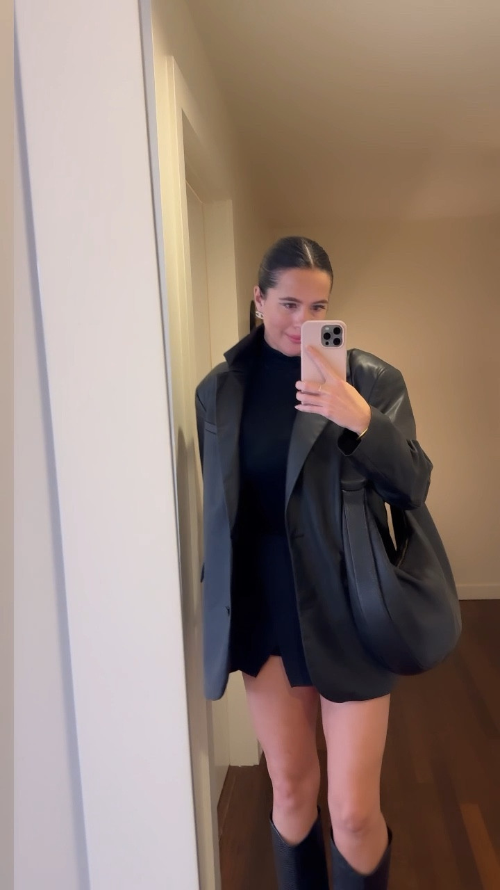 Black on black on black on black. Half moon leather purse paired with a vegan leather blazer and croc boots makes for a sleek yet fun look! Im rocking my skort, and really this whole vibe for 25 years…. It never went out of style! And don’t forget a slicked back pony tail with this fit ladies, it elevates the entirety of the look. Now it’s your turn!
Wear this look at any age!
#fashiontips #looksatanyage #blackonblack #wardrobestylist 


#LTKVideo #LTKover40 #LTKstyletip