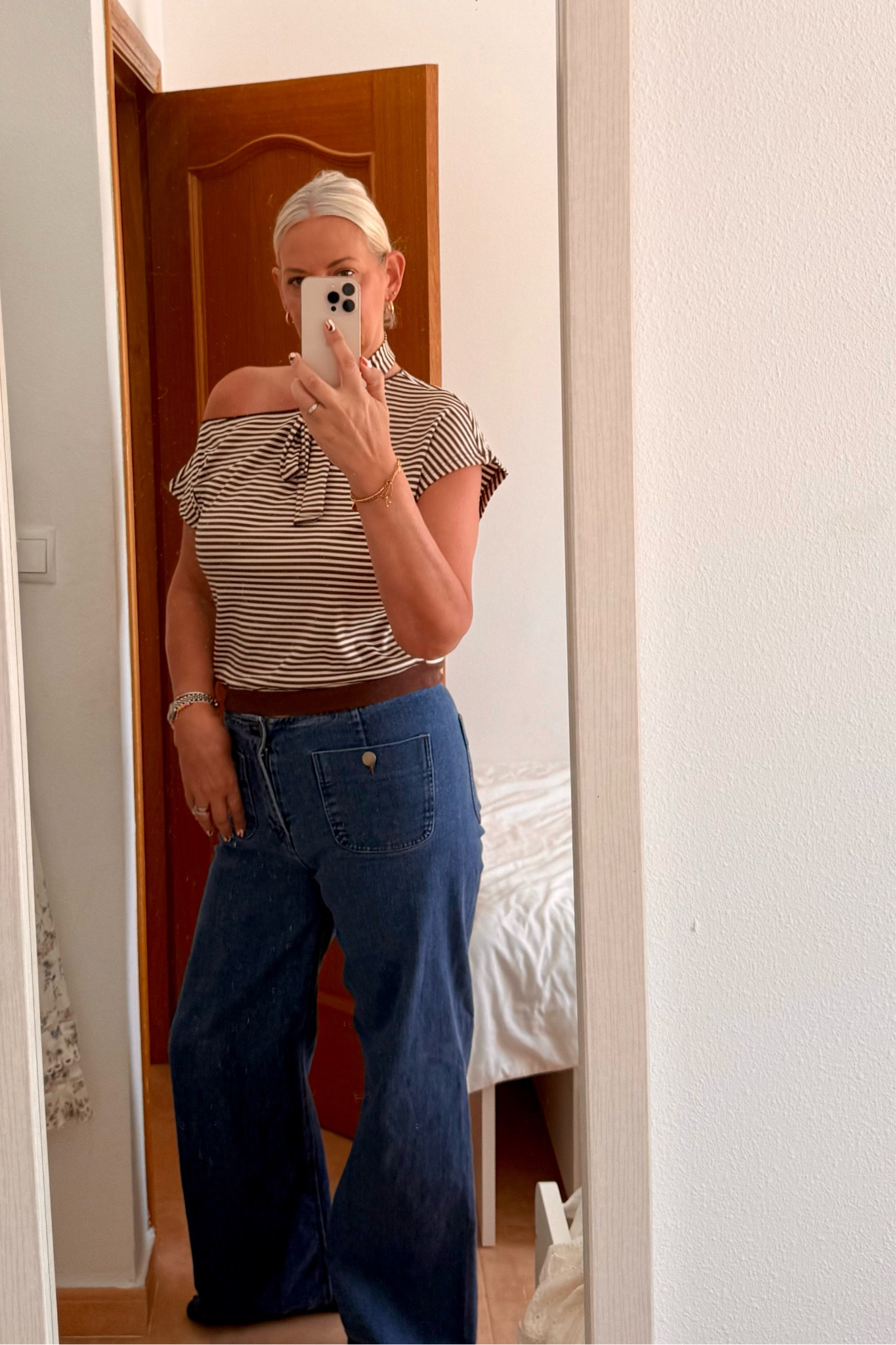 It’s a ‘jeans and a nice top’ fit

#LTKjeans #LTKover50style #LTKdatenight