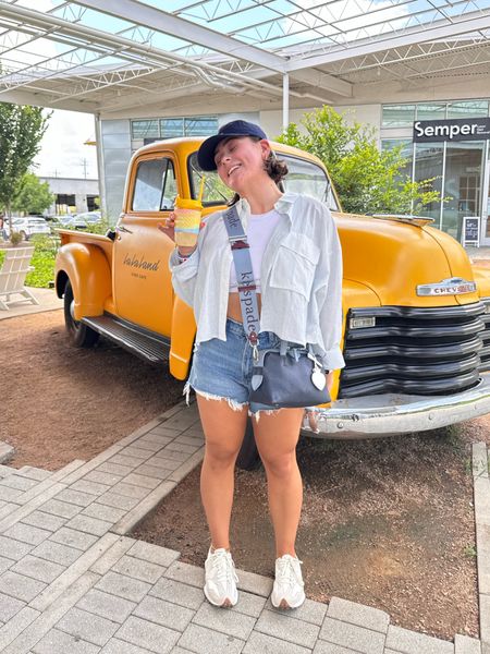 Cha and I explored Houston Texas today looking for new coffee shops. Here’s the cute fit.

Madewell, oversized, cropped button up, Abercrombie, denim shorts, new balance, sneakers, Wanda Loves Sharing, baseball hat 


#LTKFindsUnder50 #LTKSummerSales #LTKFindsUnder100
