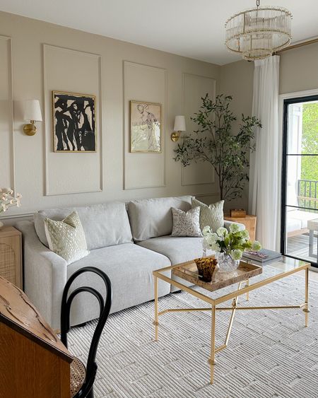 Lounge room decor!

neutral ivory rug, coffee table, sofa, modern art, wireless sconces, olive tree, sheer curtains, chandelier

#LTKHome #LTKStyleTip #LTKSaleAlert