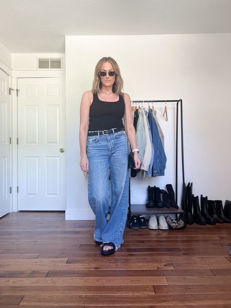 Spring outfit. Spring outfit idea. Summer outfit. Summer outfit idea. Basic tank. Fitted tank. Wide leg jeans. Baggy jeans. 90’s jeans. Platform sandals. Basic mom outfit. Casual outfit idea. Casual outfit. Everyday outfit. Mom outfit. 