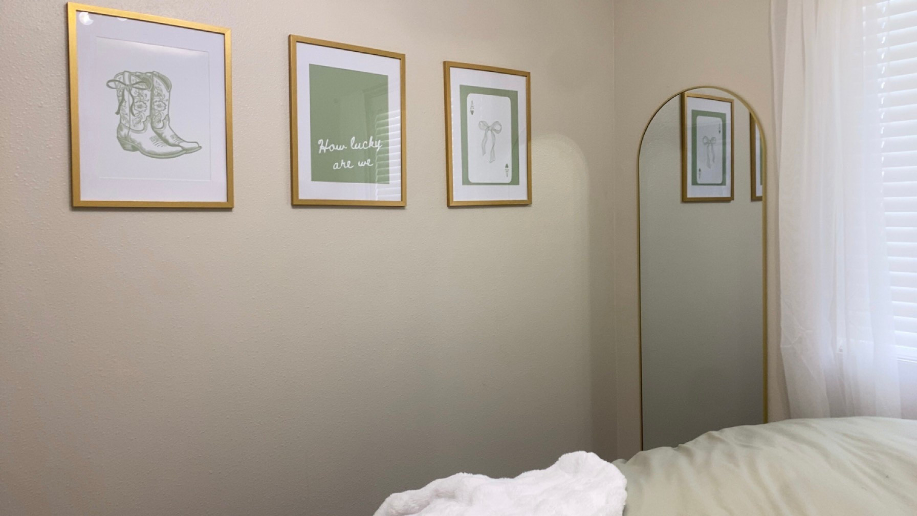 Spring Cute Room Inspo!

#spring #sagegreen #gold #pictures #mirror #cowgirl #cowboy #white #zachbryan #cute #aesthetic #room #wall #inspo #inspiration

#LTKStyleTip #LTKHome #LTKSeasonal