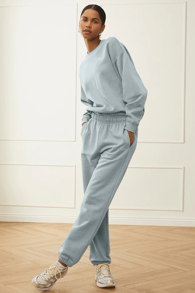 Accolade Sweatpant | Alo Yoga