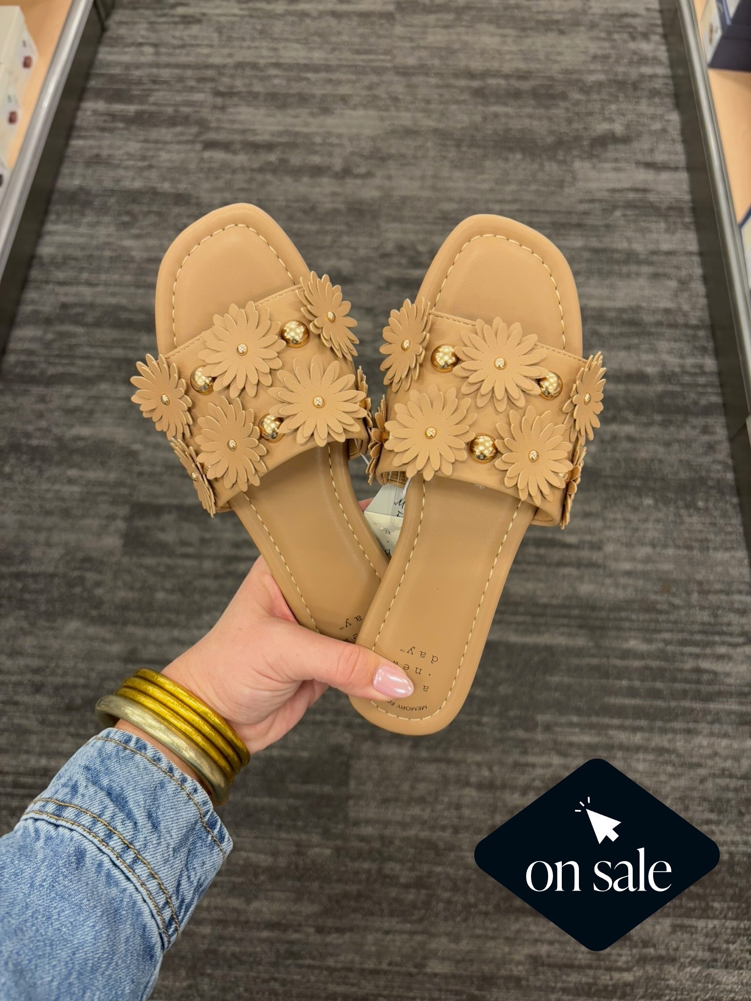 One of my favorite sandals!!!🤎 they go with everything + they are 30% off right now!!

#LTKootd #LTKSaleAlert #LTKSeasonal
