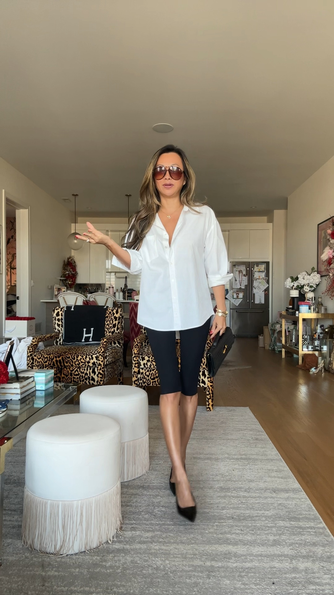 Styling Capri leggings. I tried on so many and these were my favorites and suck you in from Commando. Size small. Amazon accessories. Fall street style 

#LTKStyleTip
