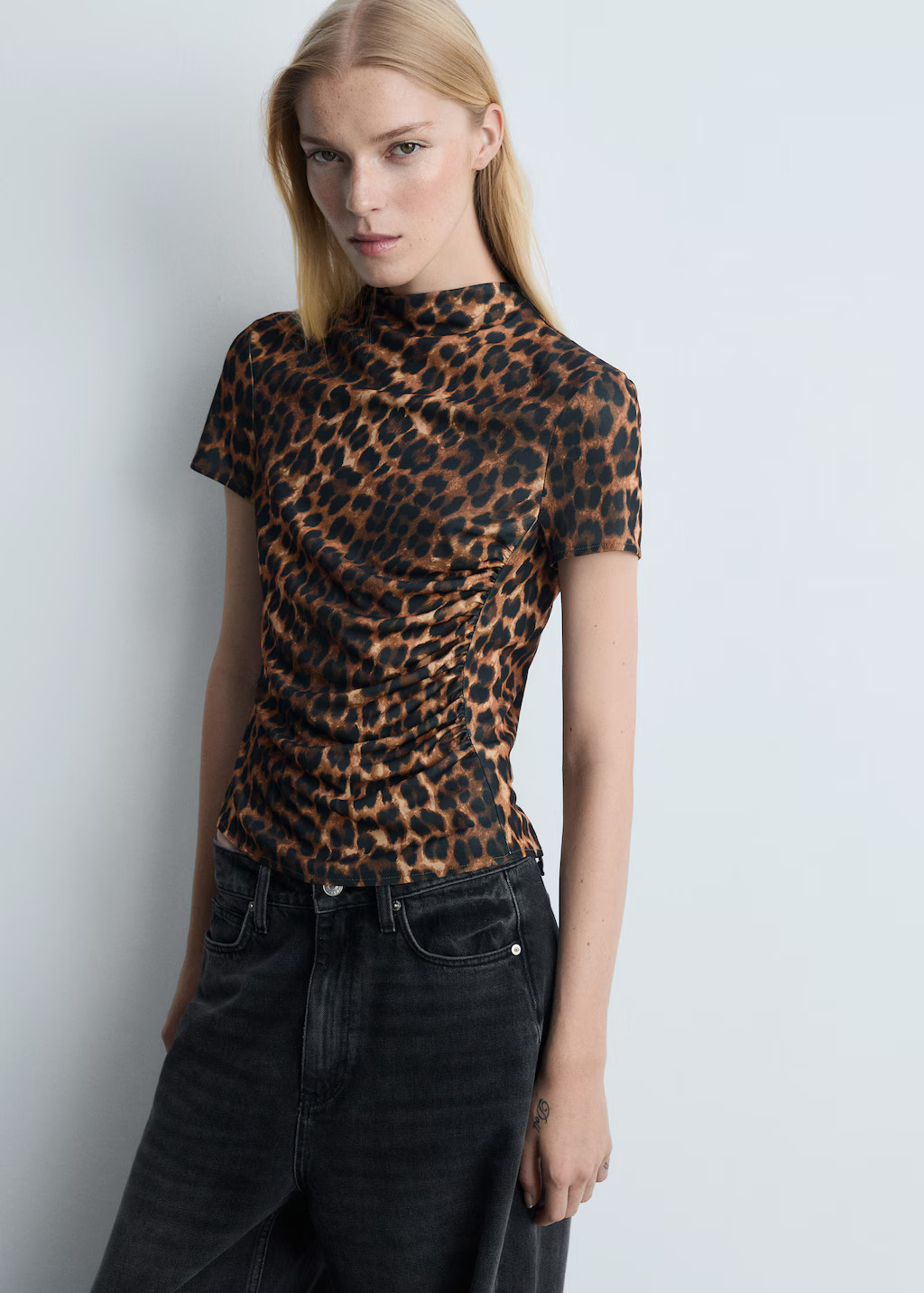 Leopard-print t-shirt with ruffled detail | MANGO (US)