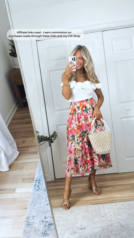 Spring outfit would be perfect to wear as a graduation outfit, brunch outfit, or vacation outfit!
