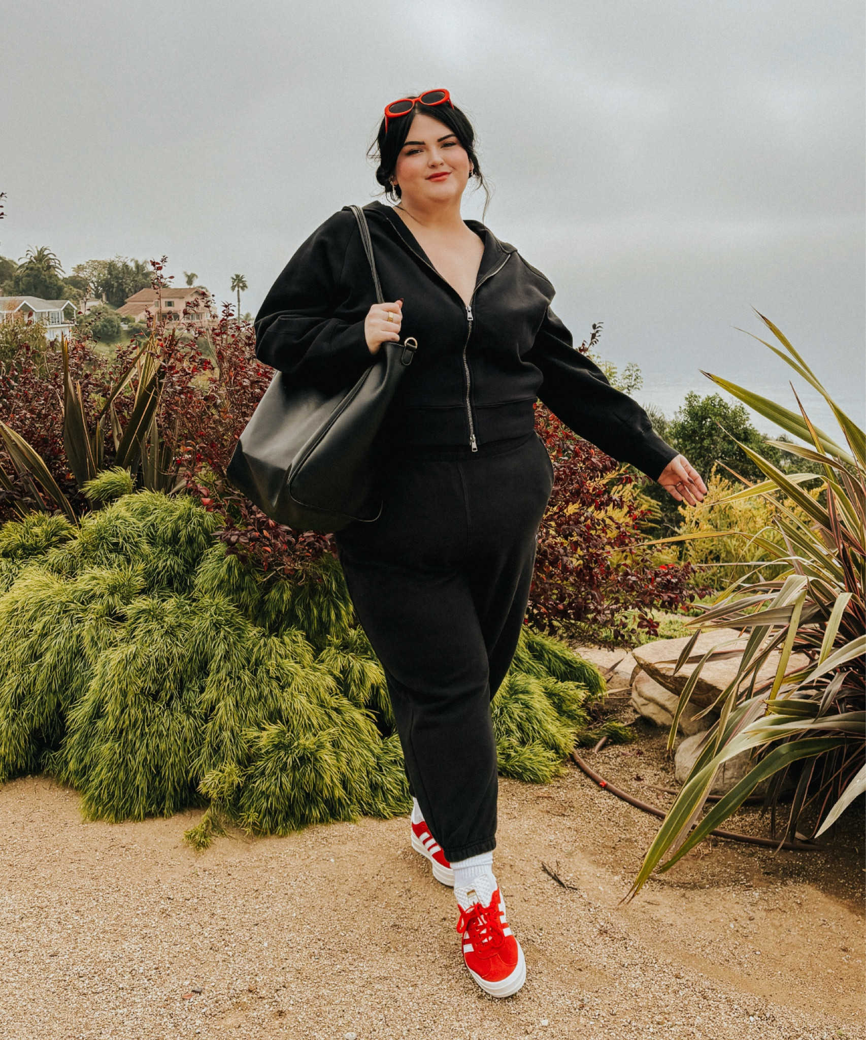 Cute little errands outfit. all black athleisure and the best bag! Wearing 2X in everything 

#LTKplussize