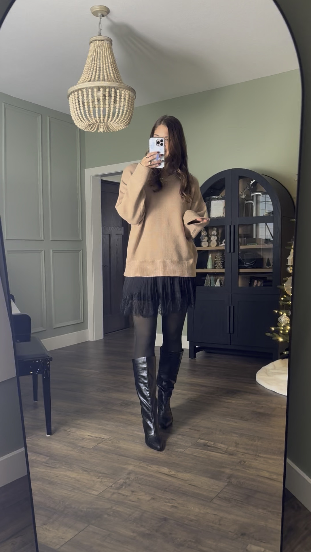 I am loving this look for the holidays. It’s warm, so cute, and all from Amazon! 

Fleece lined tights, lace skirt, knee high boots, cashmere sweater, cold weather holiday party looks, winter outfits, winter fashion, holiday parties, Stang and Co

#LTKHoliday #LTKTall #LTKSeasonal