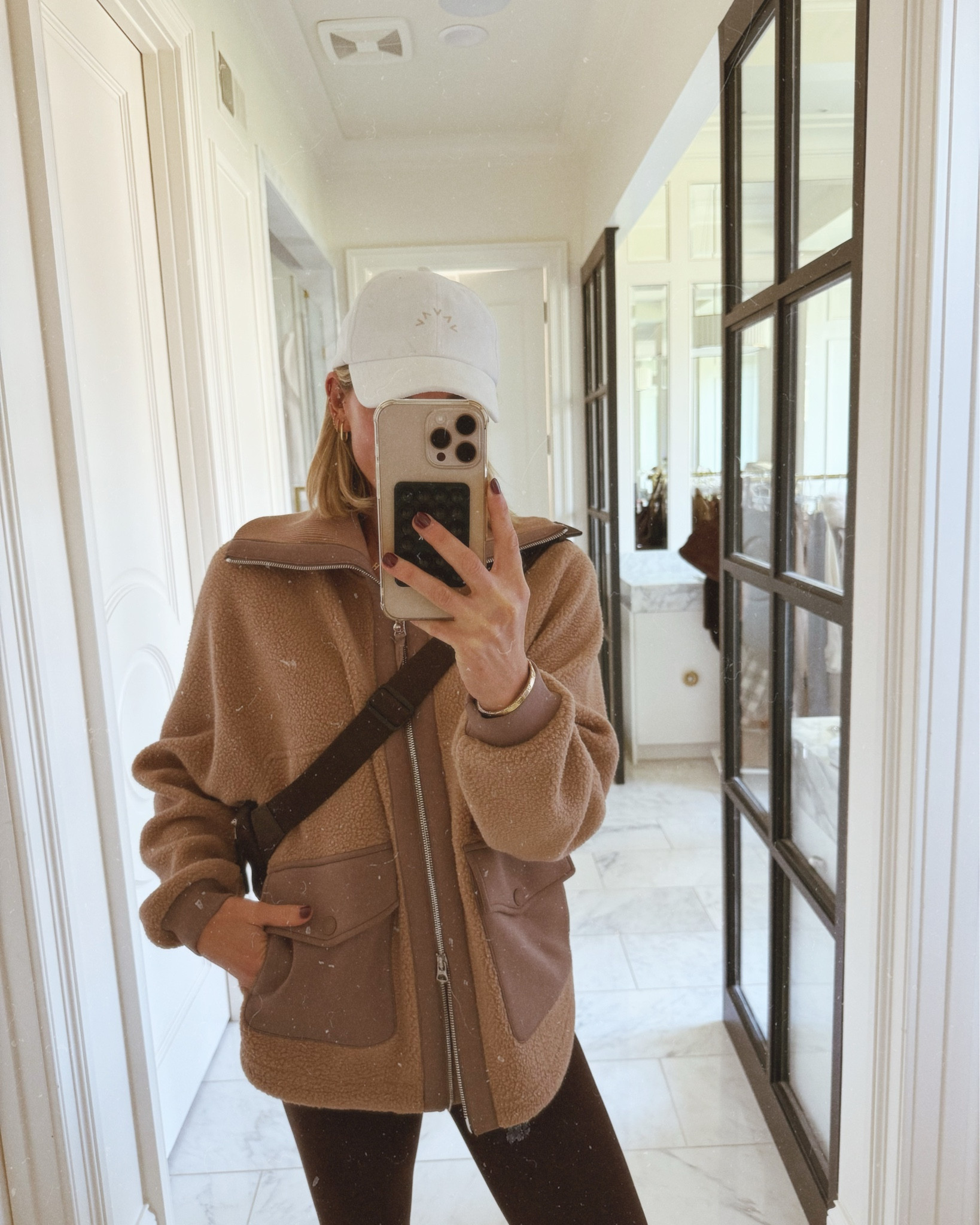 Cute winter leggings outfit - I'm wearing size small in my Varley fleece 