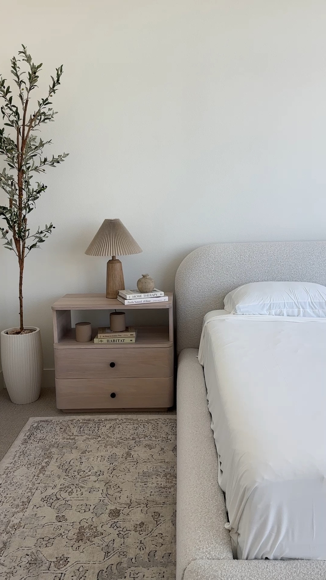 bedroom deets 

#LTKHome