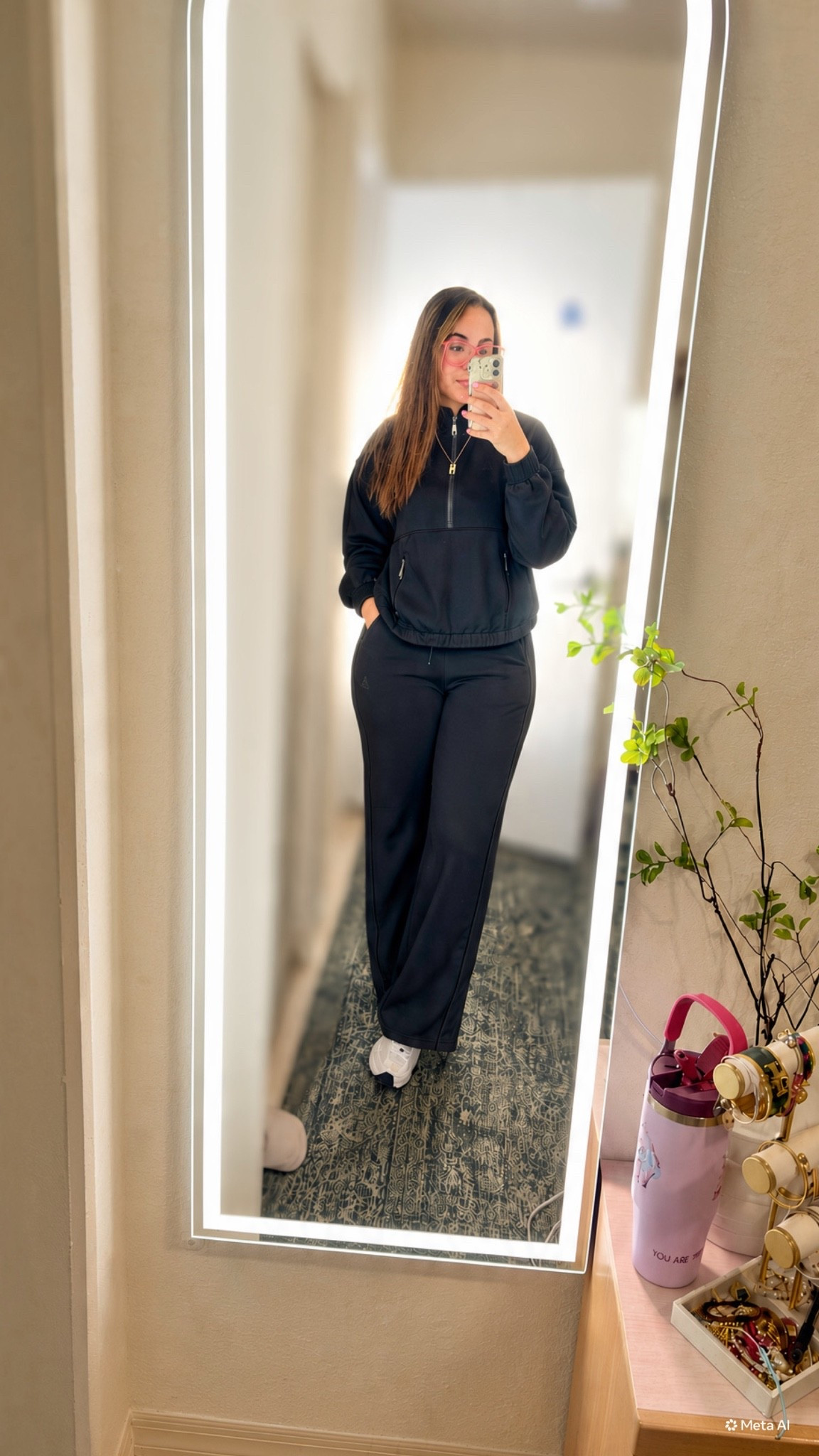 🤍🍂 ¡Nuevos conjuntos en Walmart!

Este set color negro me encantó: cómodo, moderno y perfecto para esos días en los que queremos vernos arregladas sin sacrificar la comodidad. Ideal para otoño, viajar, hacer diligencias o crear un look casual con estilo. 😍

¿Te pondrías este conjunto? 👇

📍Disponible en Walmart
Precio y disponibilidad pueden variar según la tienda.

#WalmartFinds #WalmartFashion #ConjuntoDeMujer #ModaDeOtoño #LookCómodo #OutfitCasual #HallazgosWalmart #ModaMujer #FallOutfit #ReebokStyle

#LTKxWalmart #LTKvlog #LTKSaleAlert