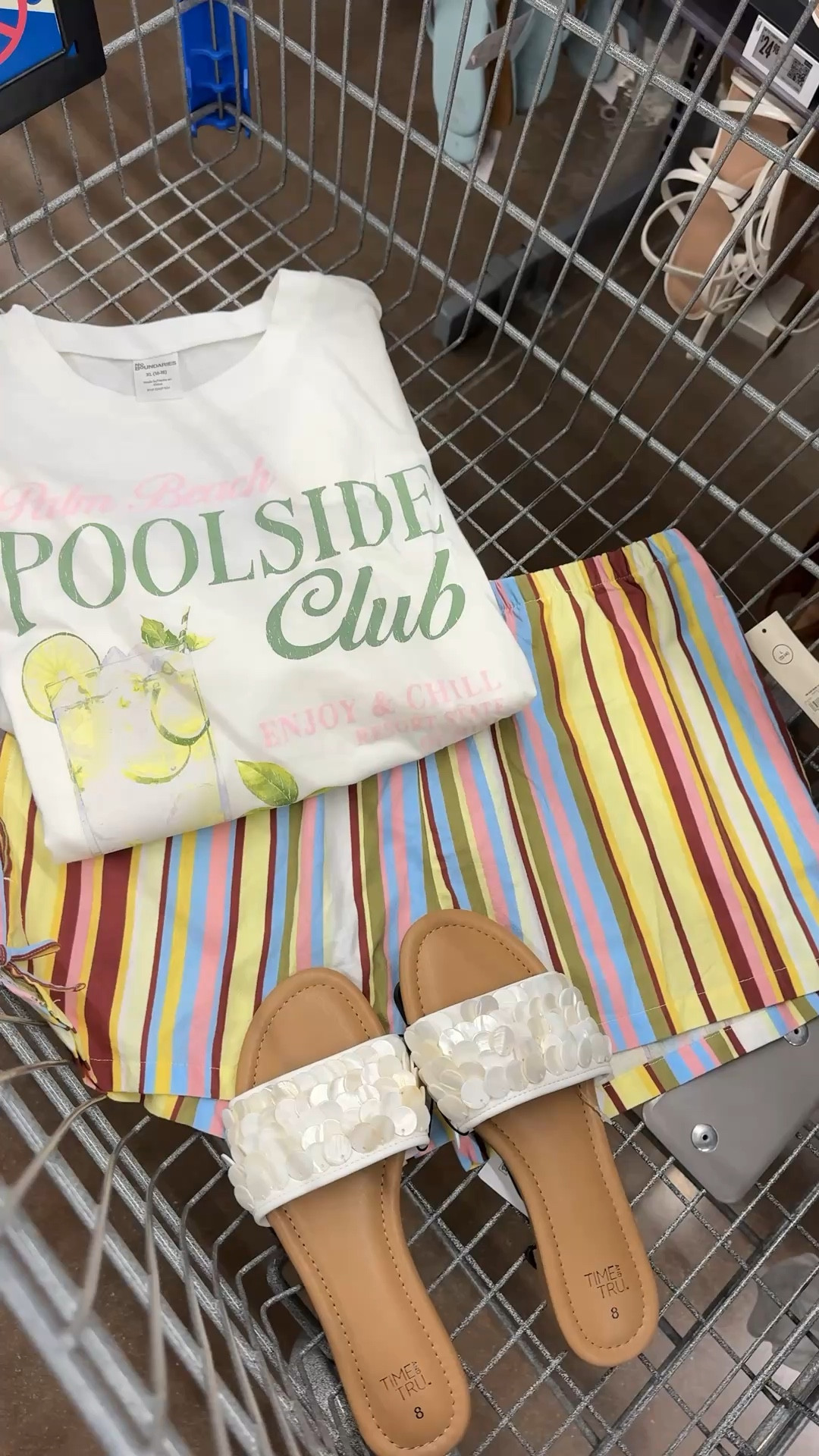 Walmart has the cutest graphic tees right now! I 

#LTKootd #LTKgrwm #LTKmomlife