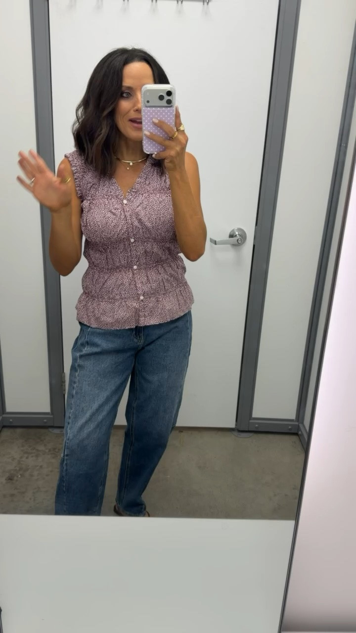 Walmart find 🤎 This top is SO good! less than $20 and the perfect fit. Wearing XS! ✨

@Walmart 

#WalmartFinds #WalmartFashion #LTKFinds

#LTKxWalmart