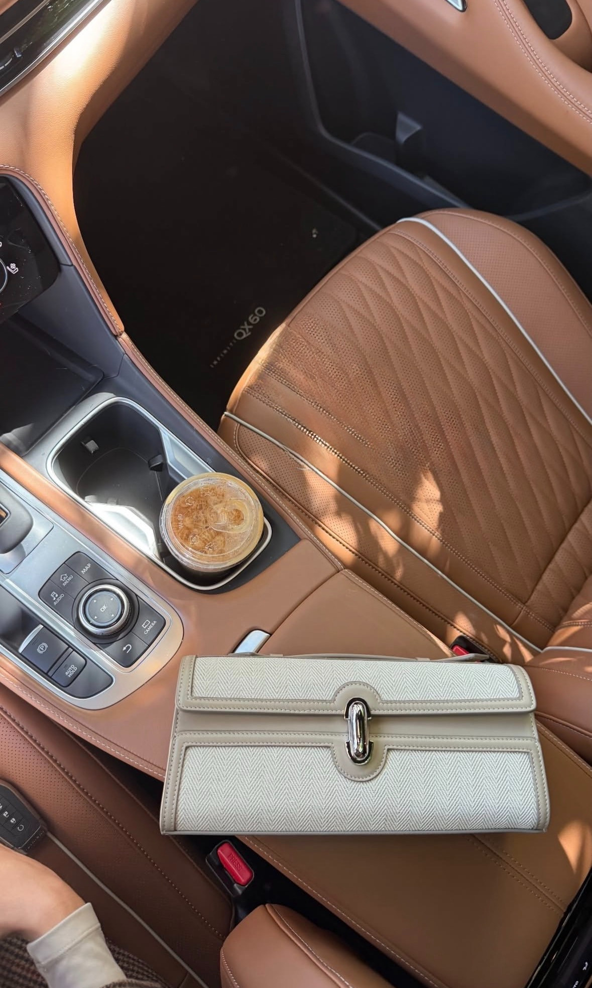 My favorite purse to feel stylish and chic every day 👜🤍 

 #LTKmomlife #LTKU #LTKWorkwear