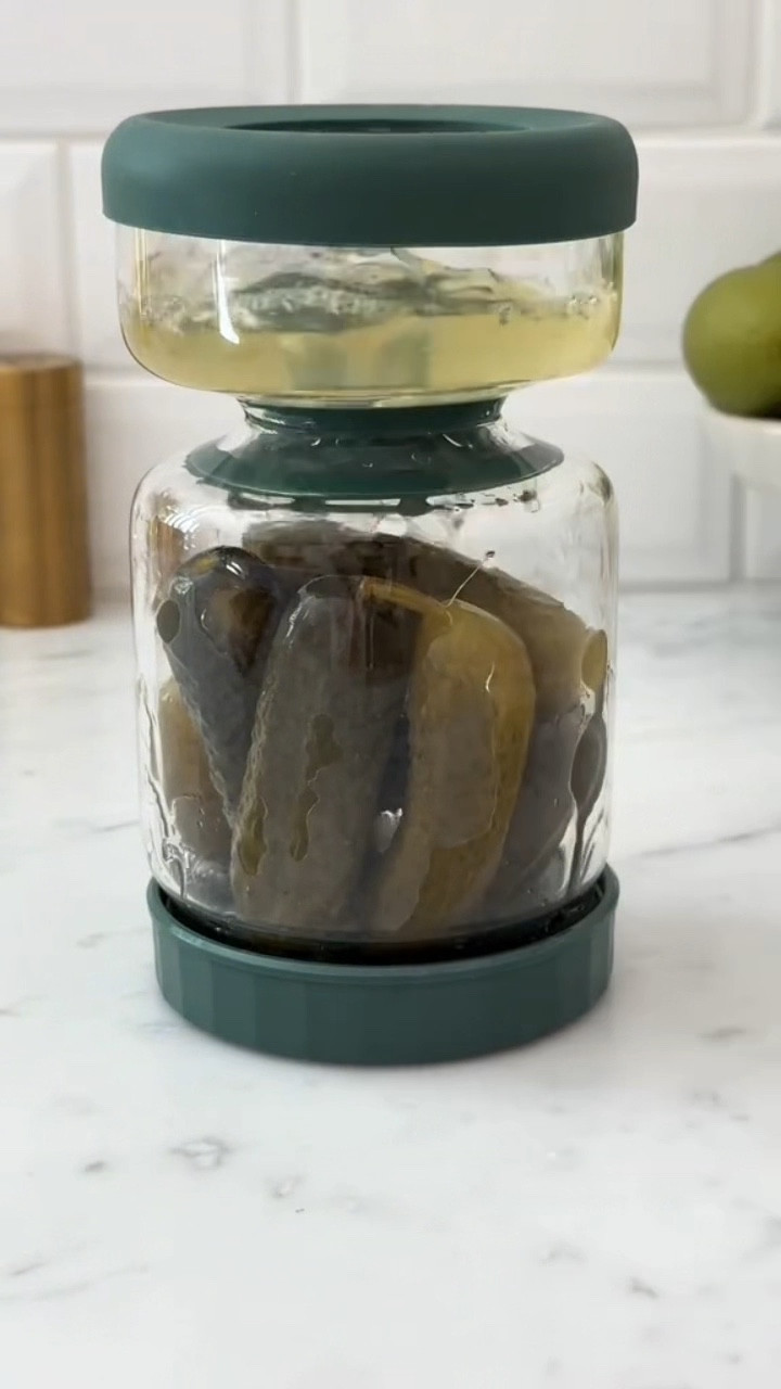 The best pickles 🥒 and olives 🫒 jar on Amazon. 

#amazonfind #kitchen #homefind #amazonhomefinds