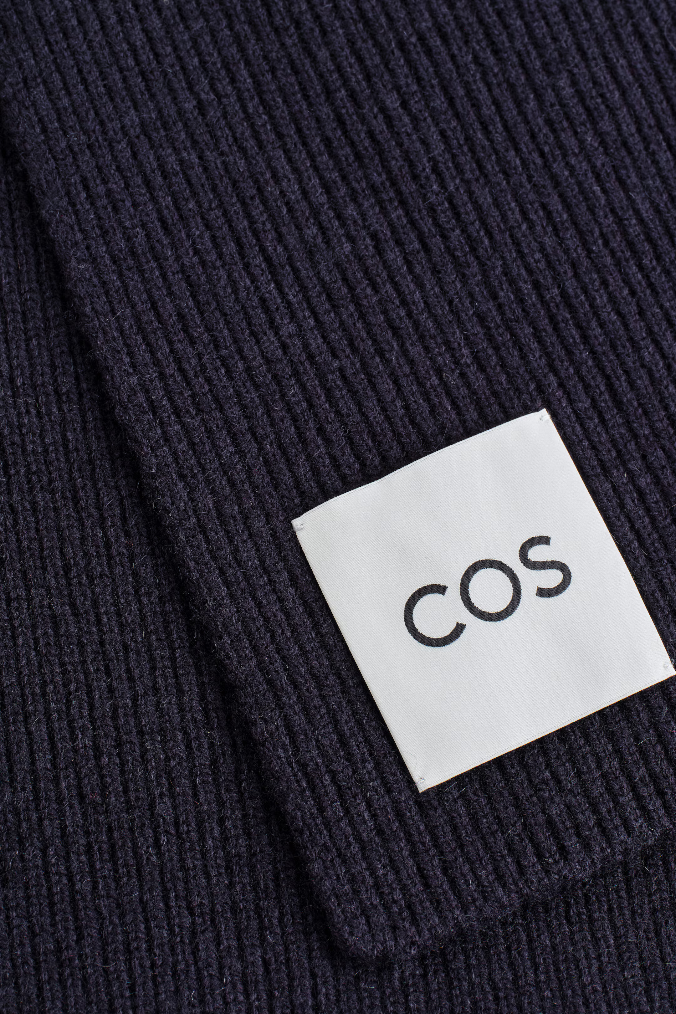 RIBBED WOOL-CASHMERE SCARF - NAVY | COS GB | COS UK
