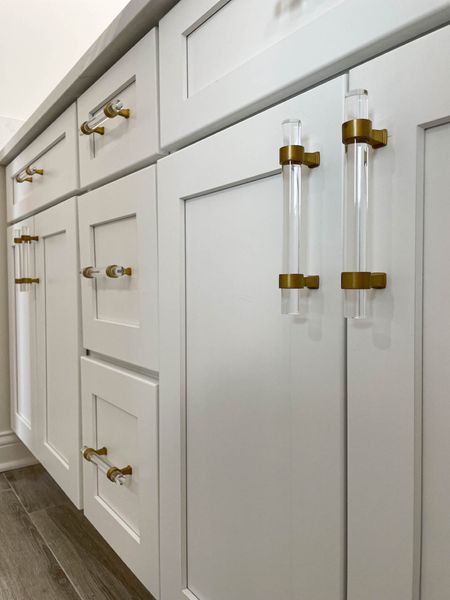 hardware options, clear, metallic, gold, silver, cabinet handles

#LTKhome #LTKstyletip
