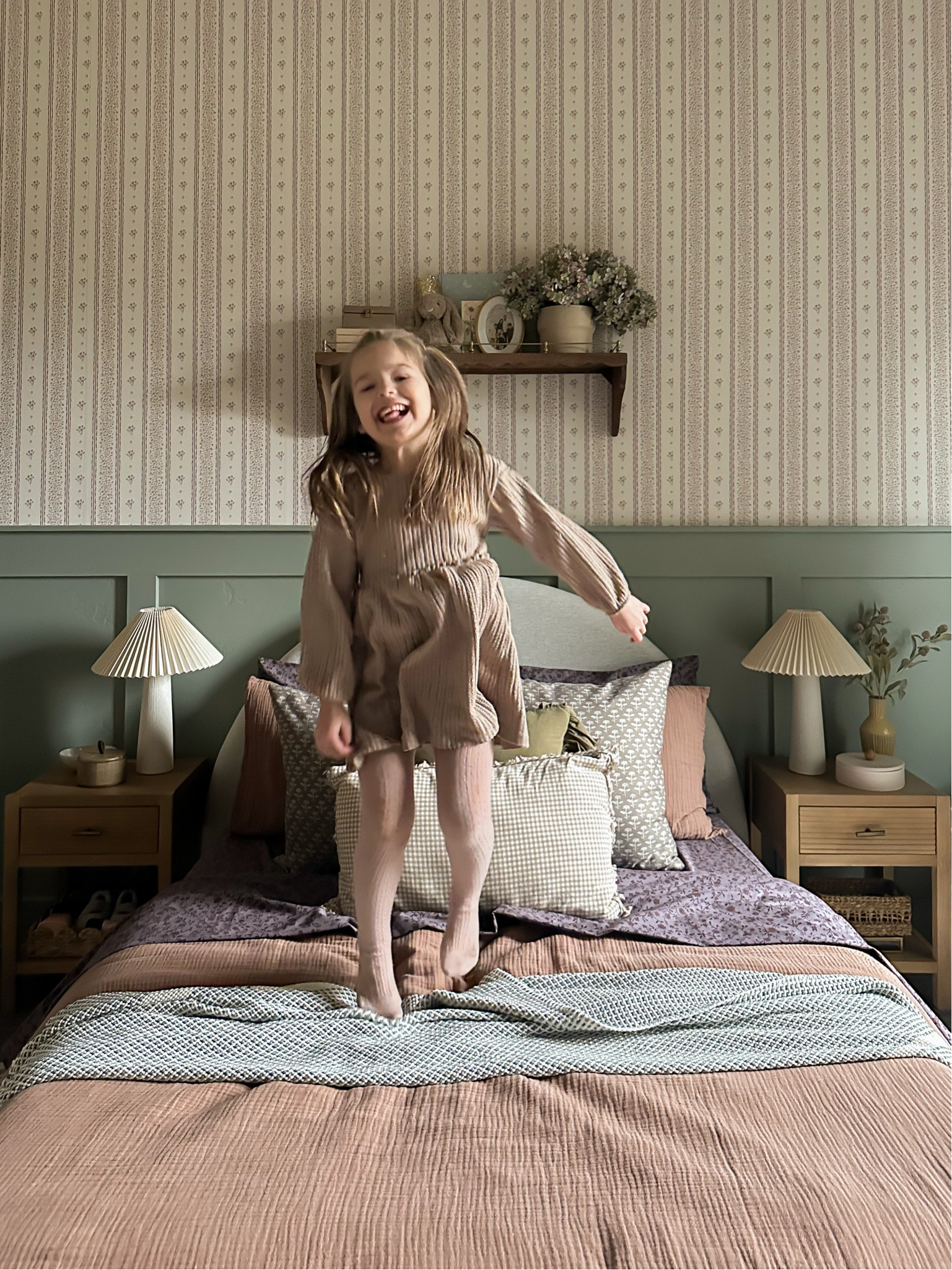 When you love your new room so much, you can’t stop jumping in the bed 🥰
Wallpaper is from Loomwell!

#LTKMostLoved #LTKKids #LTKHome