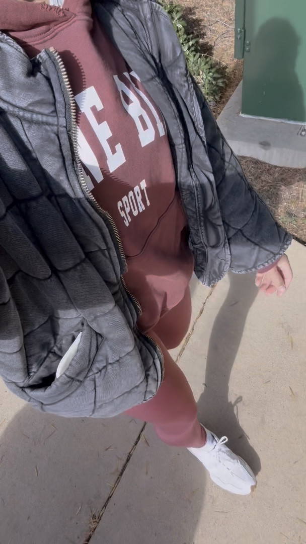 Casual mom style, mom on the go outfit, casual athleisure style, alo yoga airlift leggings are the best!! 

#LTKtravel #LTKstyletip #LTKfitness