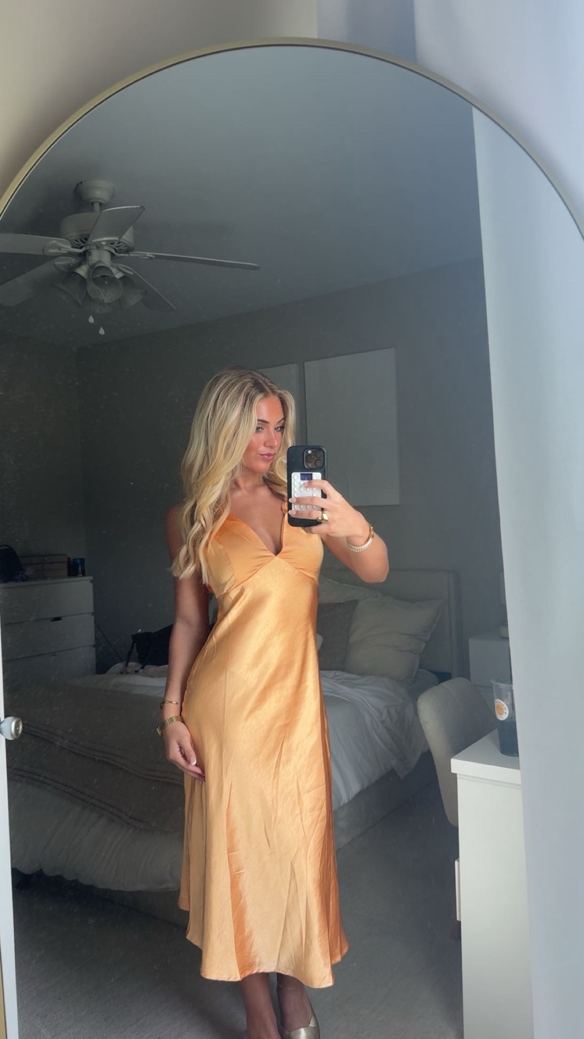 the most perfect midi 🧡 i am 5’6 and got a size small!

#LTKSeasonal #LTKU #LTKFindsUnder100