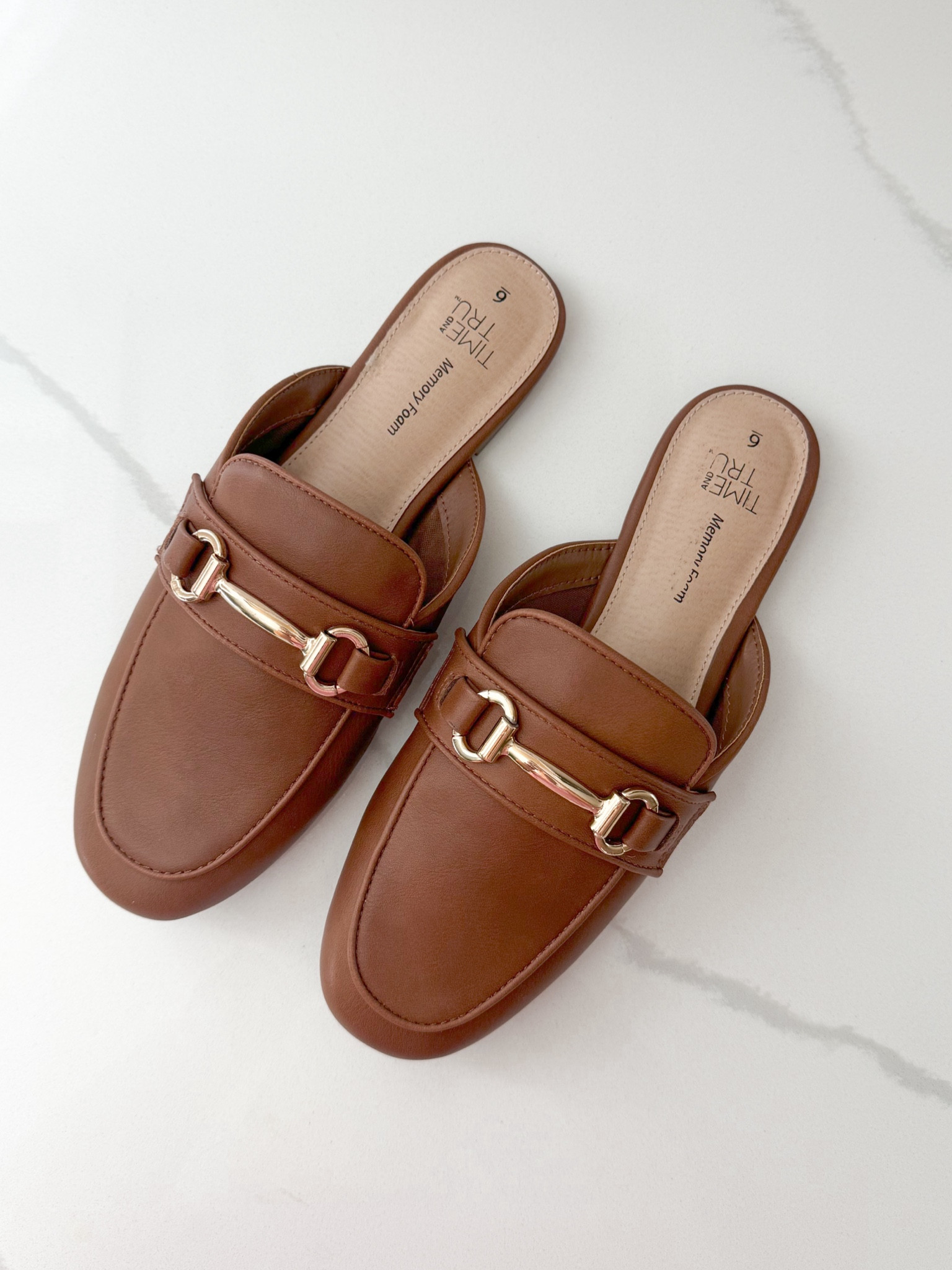 These under $20 slip-on mules are perfect for fall! Such a good find!!

@walmartfashion #walmartpartner #walmartfashion 