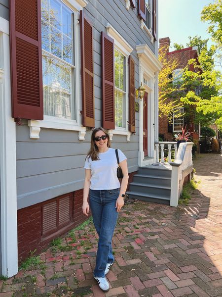 Simple casual spring outfit! Everlane tshirt (the best white tee) and my favorite Levi’s jeans 

#LTKfindsunder50 #LTKfindsunder100