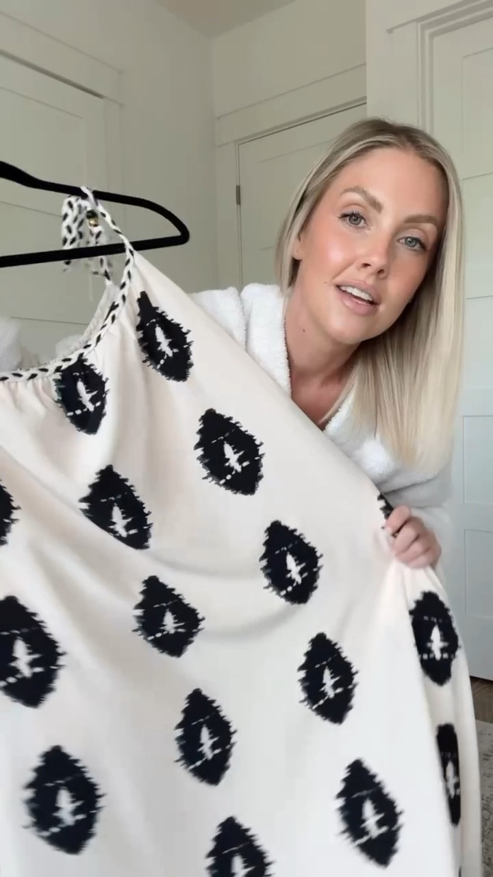 Amazon sundress // perfect for vacation & summer nights out!

tts small

Amazon, Amazon sundress, neutral dress, nippies, dress, long dress, spaghetti strap dress, pattern dress, sandals, beach vacation, 30A, Amanda West, Almost Ready Blog

#LTKTravel #LTKFindsUnder50 #LTKPetite