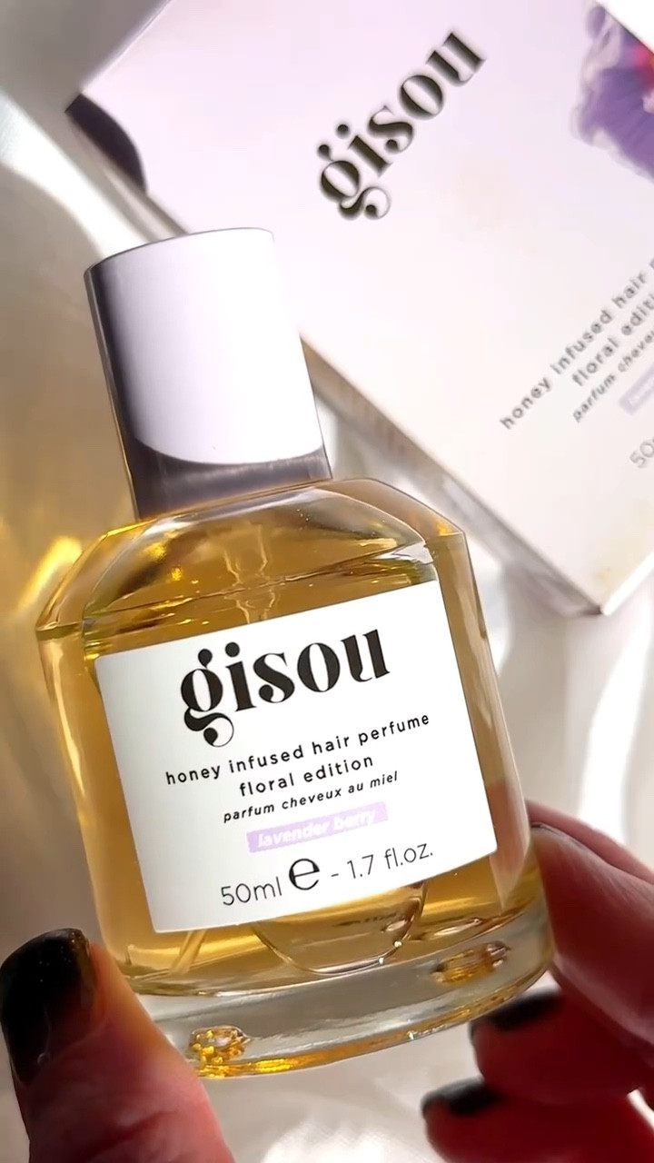 🍯 Honey Infused Hair Perfume in Lavender Berry 

This hair perfume is infused with Mirsalehi Honey and Argan Oil, it adds a nice fragrance to the hair while helping to give the hair a glossy and shiny appearance. The heart note is lavender and it’s balanced by a warm honey base with top notes of ginger and blackberry leaf. 

#gisou #gisouhairproducts #gisouhairperfume #hairperfume #hairproducts #sephora