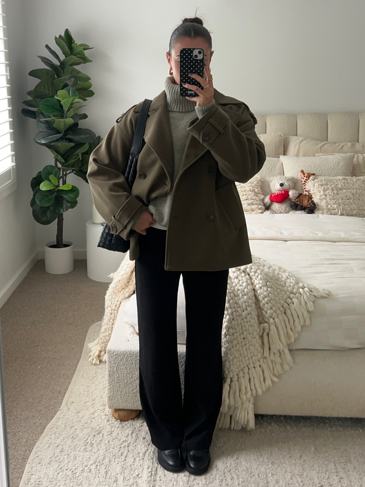 Princesspolly code: MARLEE20

- Nakd fashion ‘oversized short coat Khaki green'
- perfect stranger ‘FAY high rise pant’ 
- betts ‘VINO vegan square toe shoe’
- Peta & Jain ‘WEAVE bag’ (code:MARLEE20)