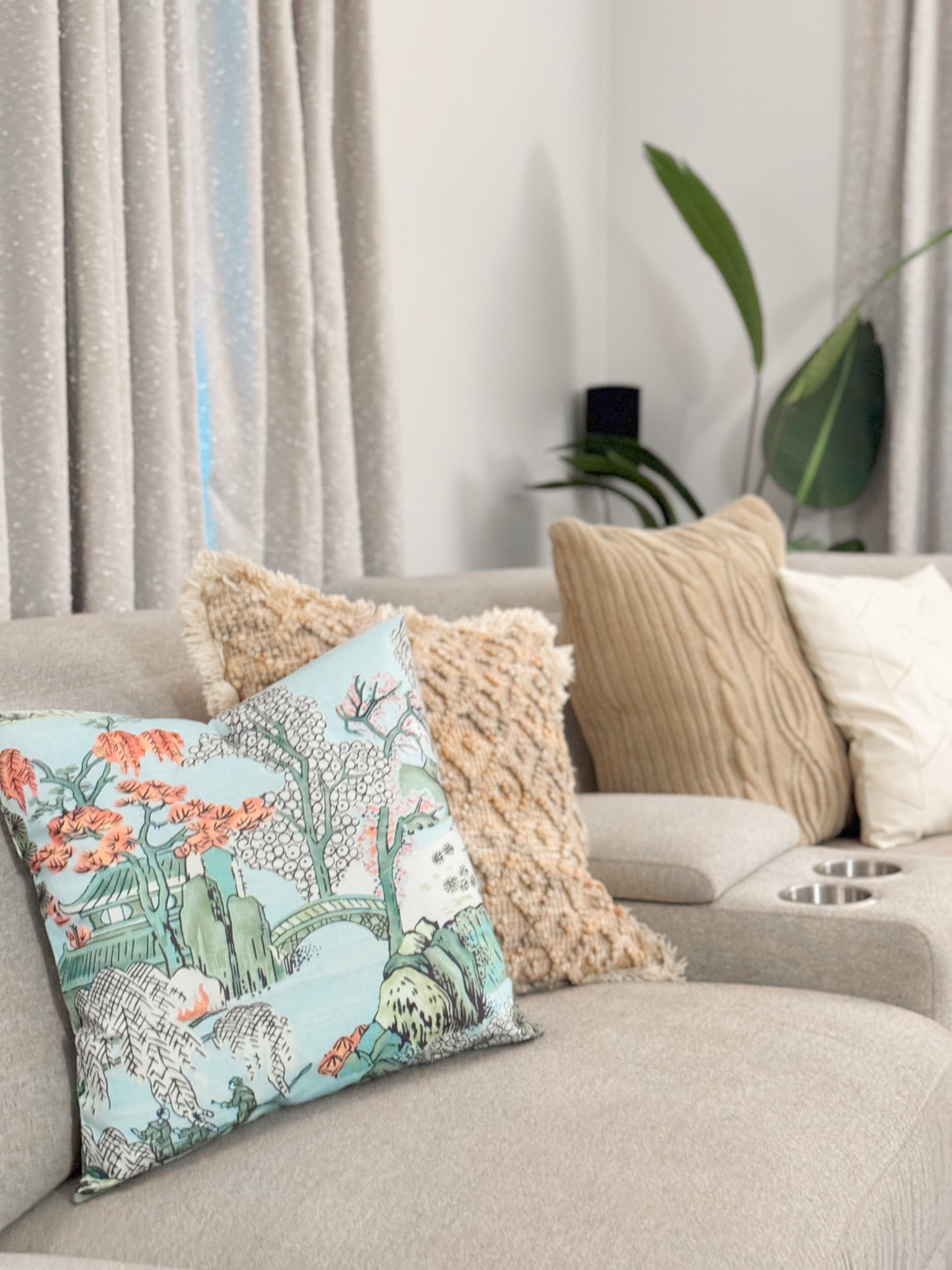 The cutie pillowcases I snagged on prime day! Comes in a 2 pack — choose 18x18 or 20x20! They also have several other color combos/prints 🪴🪷 About $10 which is a steal! (Does not come with actual pillows though, just the cases!) #LTKhome #homedecor