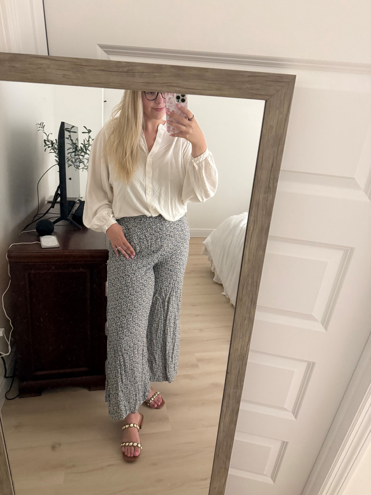 Comfy Business Casual Outfit | Flowy Pants Outfit Idea | Affordable Workwear

#LTKootd #LTKgrwm