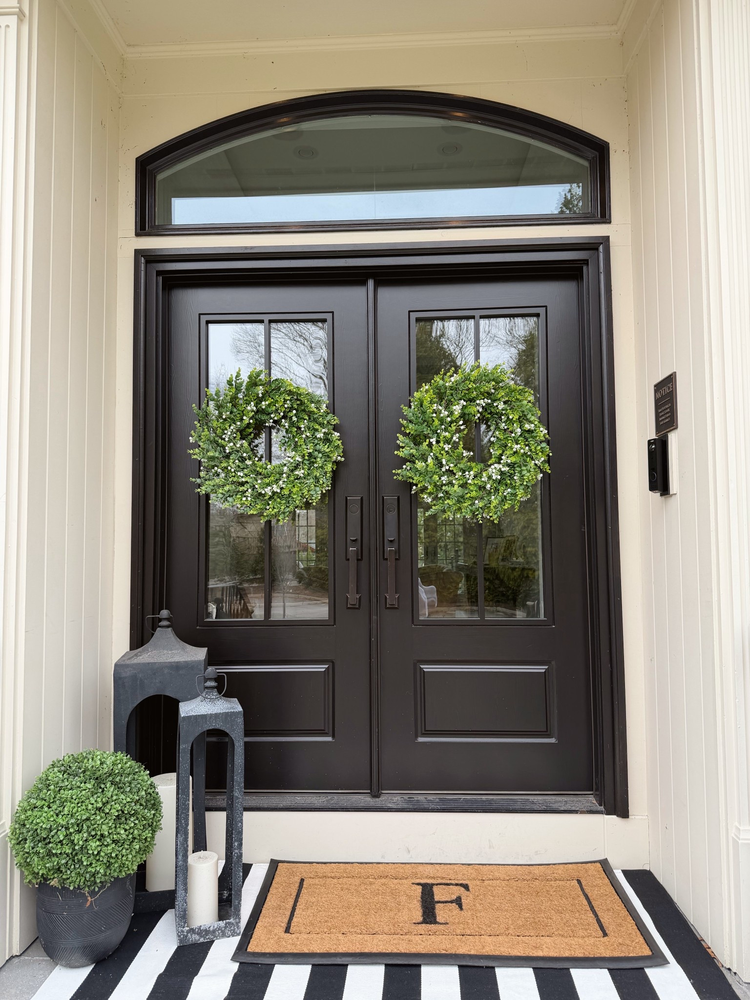 Spring-ified the front porch today 😍🌸

#LTKSaleAlert #LTKSeasonal #LTKHome