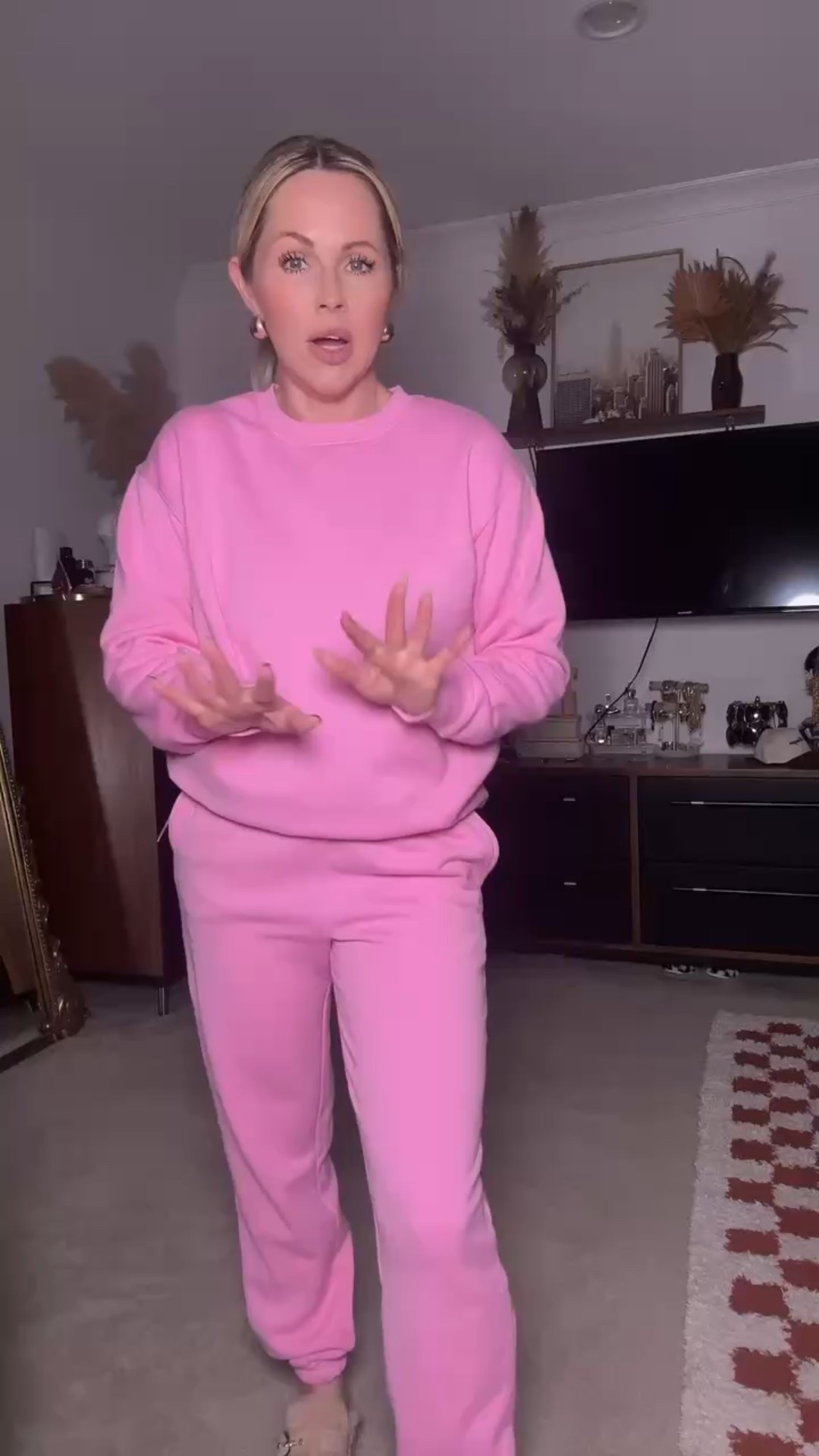 Save vs Splurge 🙌🏻 

These pink sweatpants are identical to Aeries version, but you get them at a cheaper price. Yes please! Of course they’re still just as comfy and cute. So why not save a few bucks when you can?! Added the sweatshirt in case you wanted the whole look. Linked right here! 

#sweatpants #dupe #winterfashion #walmartfashion 

#LTKFindsUnder50 

#LTKstorytime #LTKActive